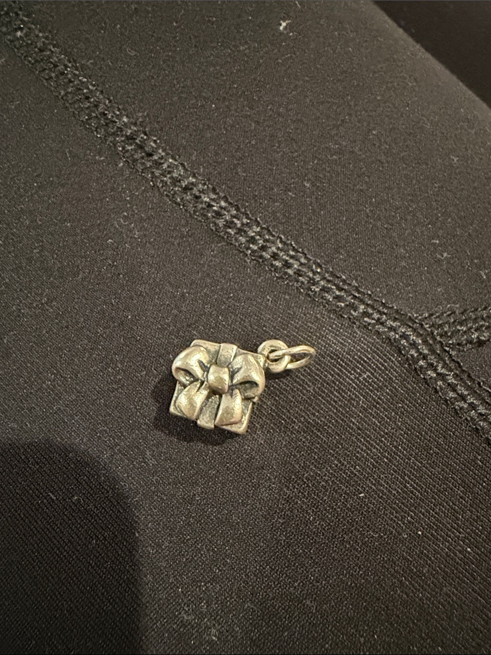 Retired James Avery Silver Bow Gift Box Charm Pendant